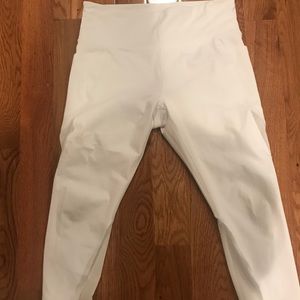 EUC Athleta Fearless Mudra Capri White Large